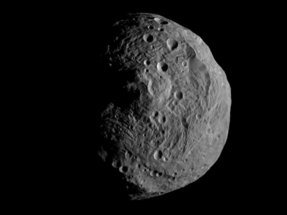 Sonda DAWN na obežnej dráhe okolo asteroidu Vesta