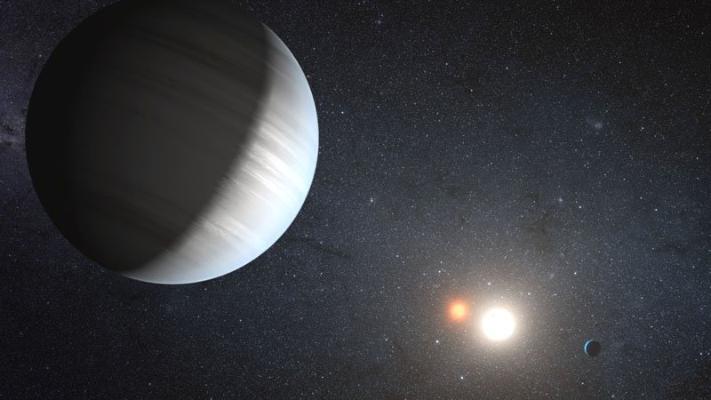 Prvá planetárna sústava obiehajúca okolo dvoch hviezd