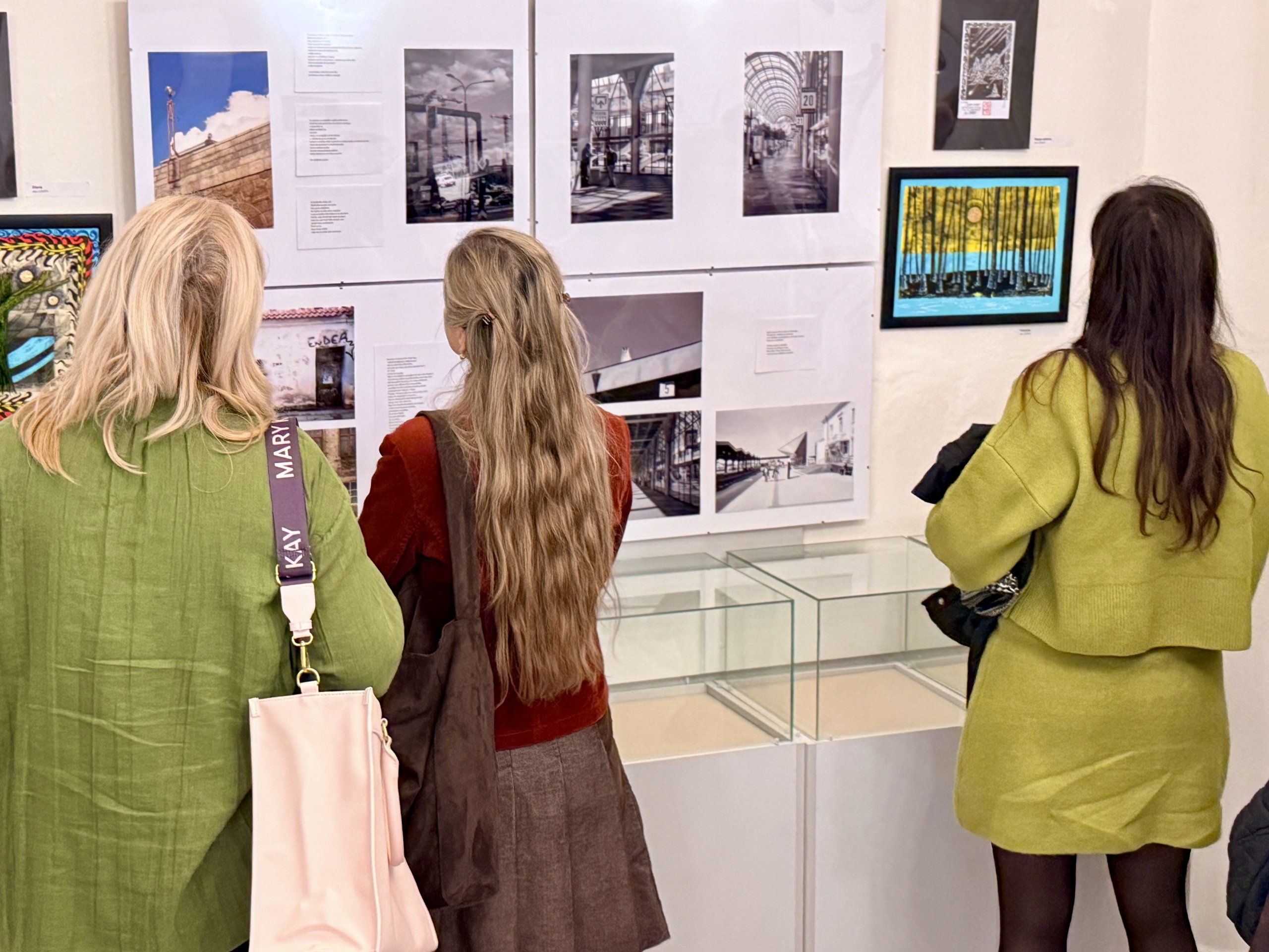 Autorská výstava - Ján Čižmár a synovia " ZO DNA HORIACEJ RIEKY"