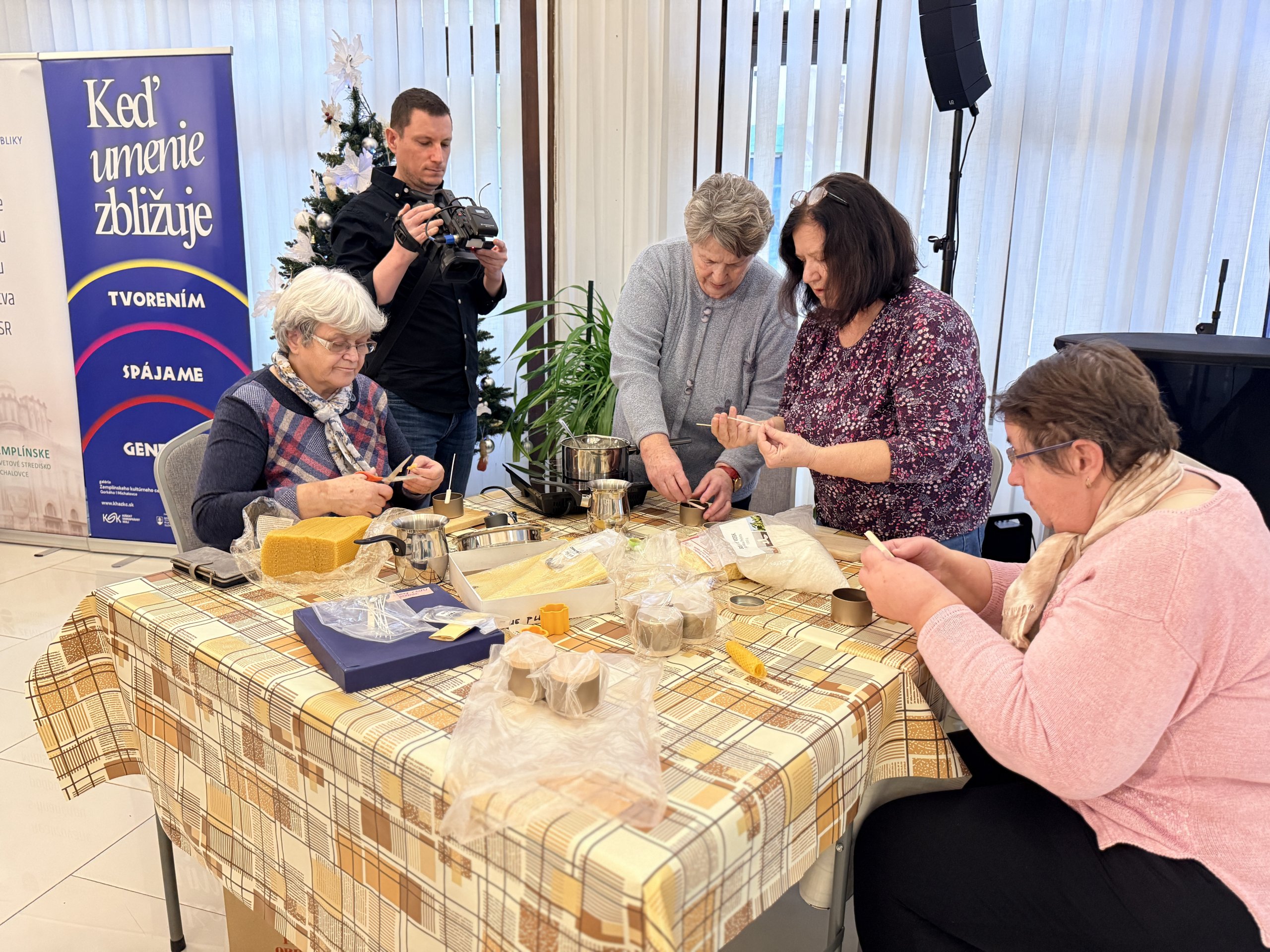 KEĎ UMENIE ZBLIŽUJE – tvorivé viacgeneračné stretnutia 2025