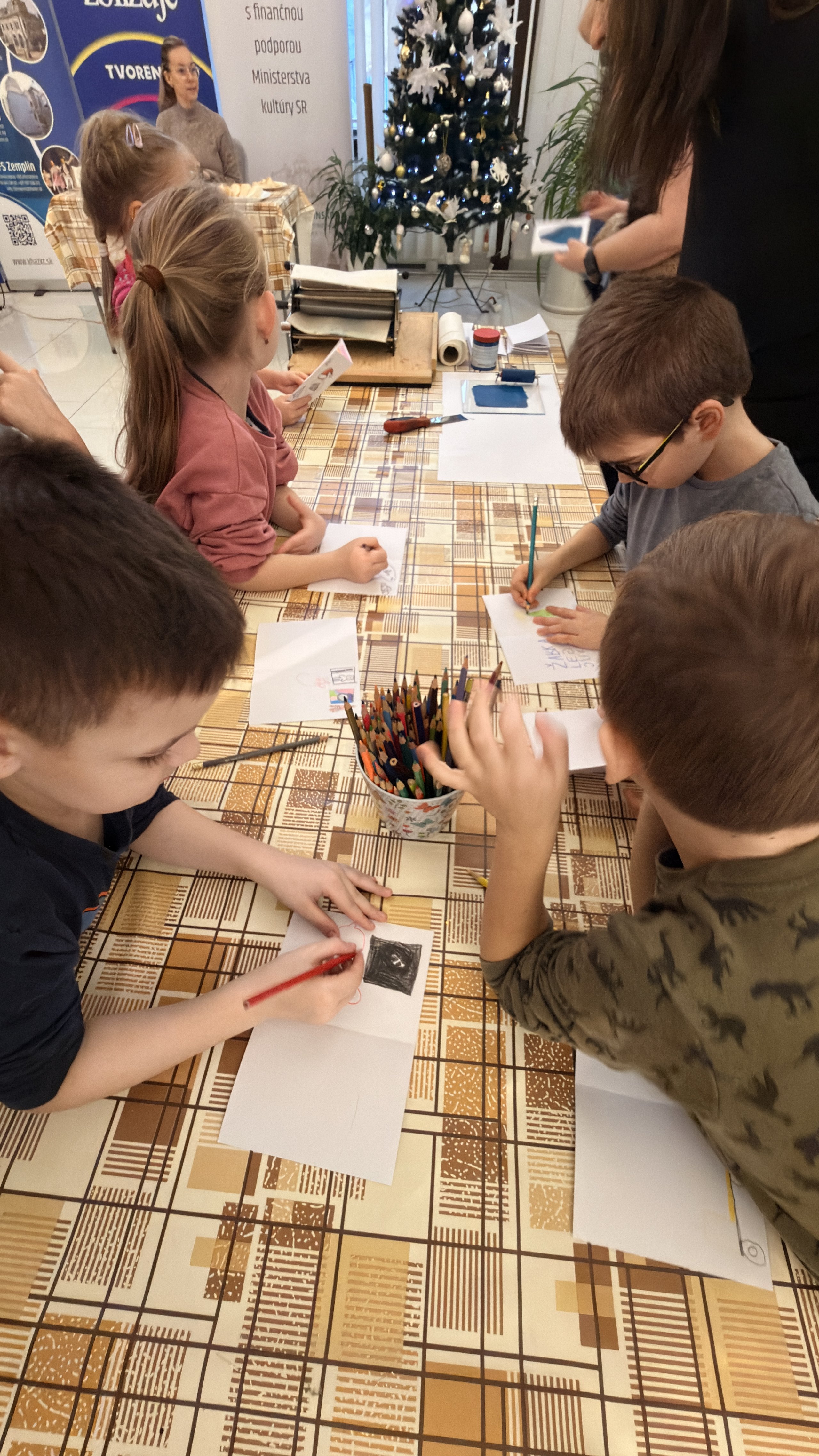 KEĎ UMENIE ZBLIŽUJE – tvorivé viacgeneračné stretnutia 2025